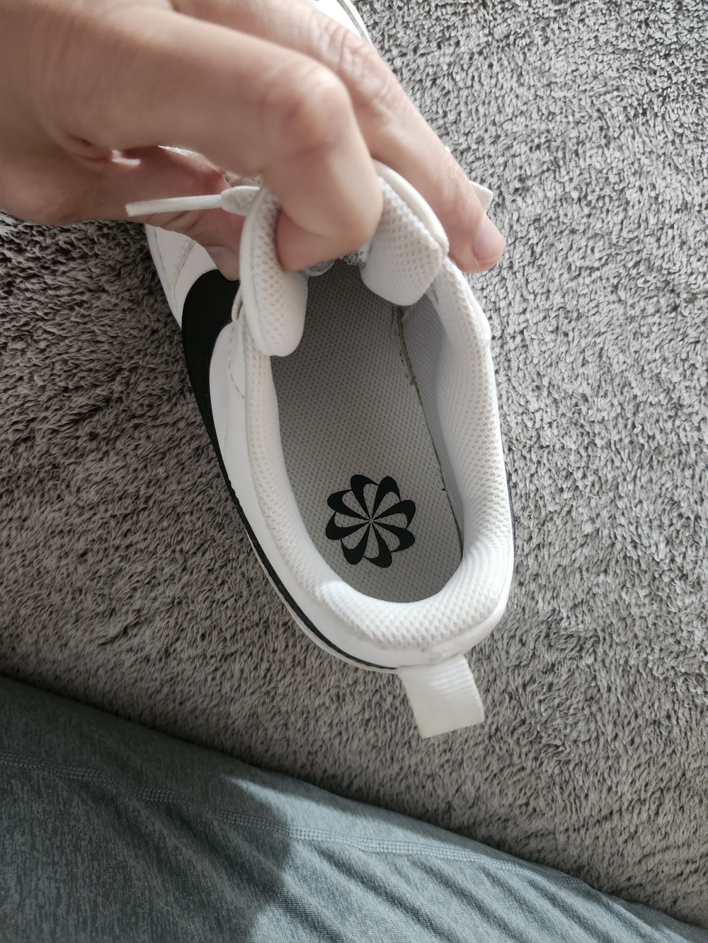 Boys Nike White Sneakers with Black Swoosh EXCELLENT COND. - Picture 4 of 8